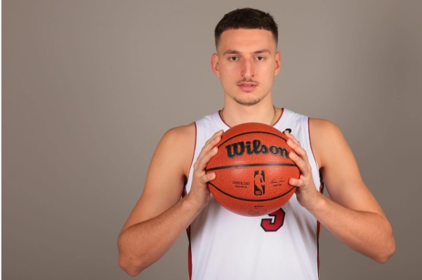 Nikola Jović measurements, net worth, nickname, height, weight ,age 2025