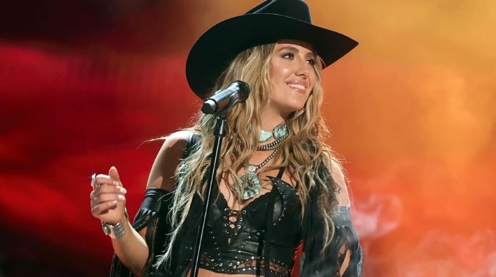 Lainey Wilson measurements, net worth, nickname, height, weight ,age 2025